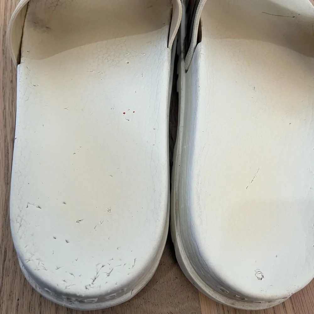 Gucci Men’s Slides | Mem’s Sandals | White w/Green and Red Stripes | Sz. 11